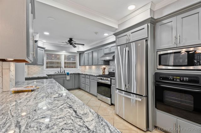 221 E 18th Street, Bartlesville, OK 74003