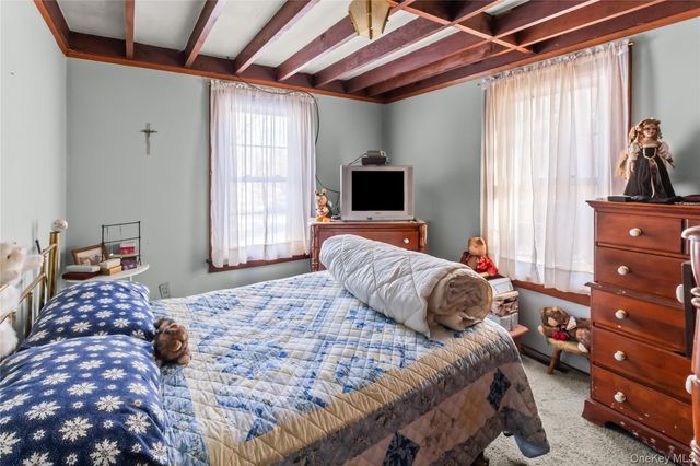 32 Hillside Road, Stony Brook, NY 11790