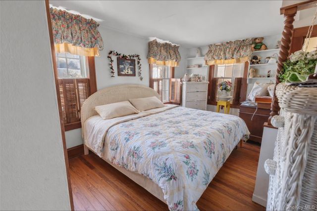 32 Hillside Road, Stony Brook, NY 11790