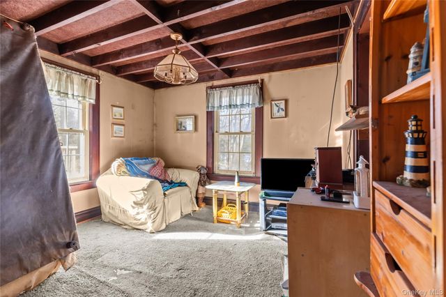 32 Hillside Road, Stony Brook, NY 11790