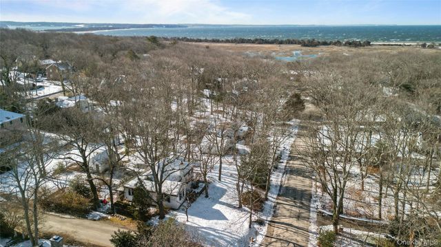 32 Hillside Road, Stony Brook, NY 11790