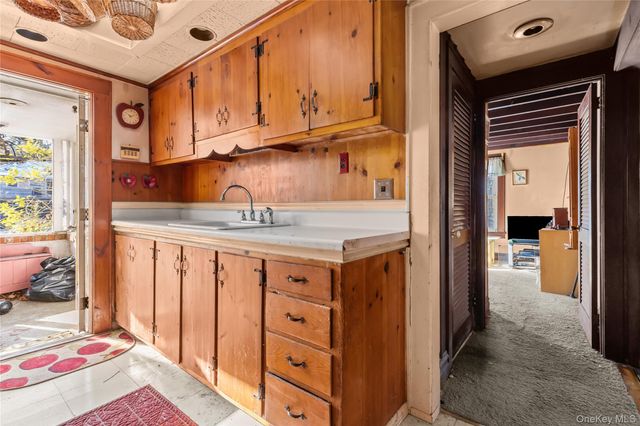 32 Hillside Road, Stony Brook, NY 11790