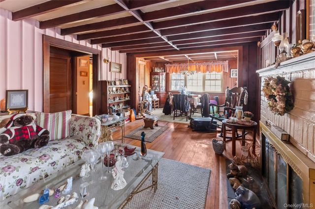 32 Hillside Road, Stony Brook, NY 11790