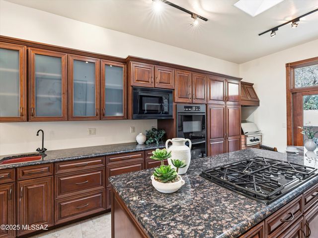 4701 E Winged Foot Drive, Tucson, AZ 85718