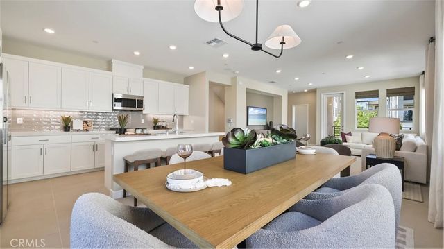26862 Serif Place, Valencia, CA 91381