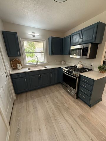 1204 Clinton Avenue, Des Moines, IA 50313