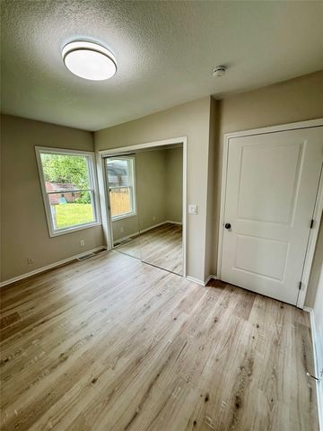 1204 Clinton Avenue, Des Moines, IA 50313