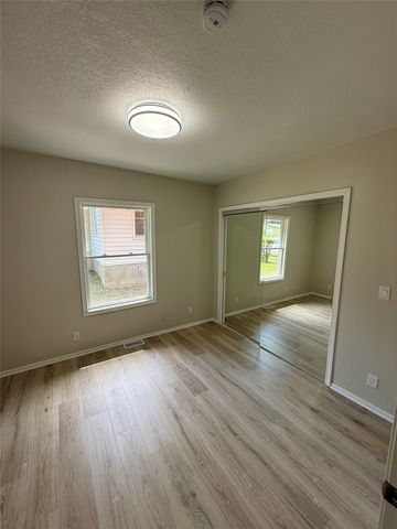 1204 Clinton Avenue, Des Moines, IA 50313