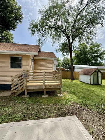1204 Clinton Avenue, Des Moines, IA 50313
