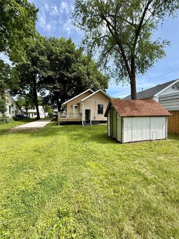 1204 Clinton Avenue, Des Moines, IA 50313