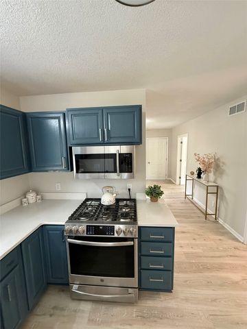 1204 Clinton Avenue, Des Moines, IA 50313
