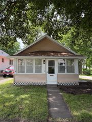 1204 Clinton Avenue, Des Moines, IA 50313