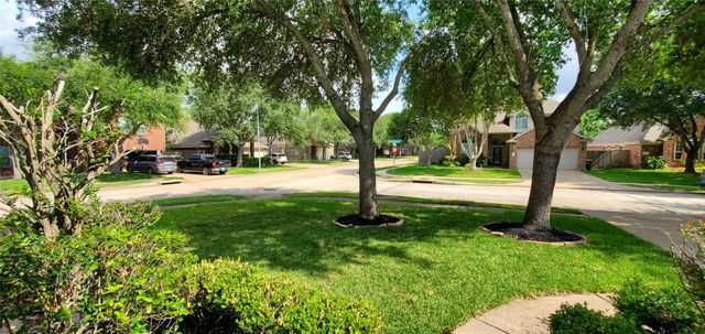10208 Forest Spring Lane, Pearland, TX 77584