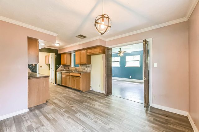 131 County Rd 3201, Cleveland, TX 77327