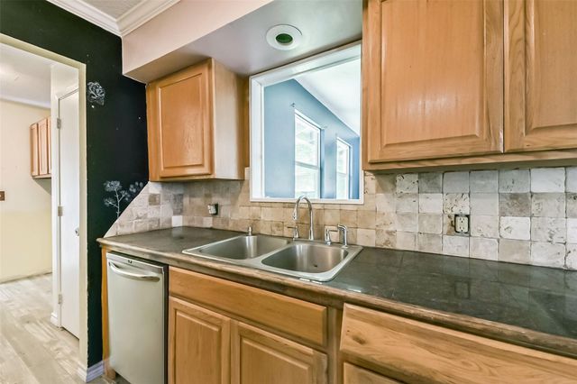 131 County Rd 3201, Cleveland, TX 77327