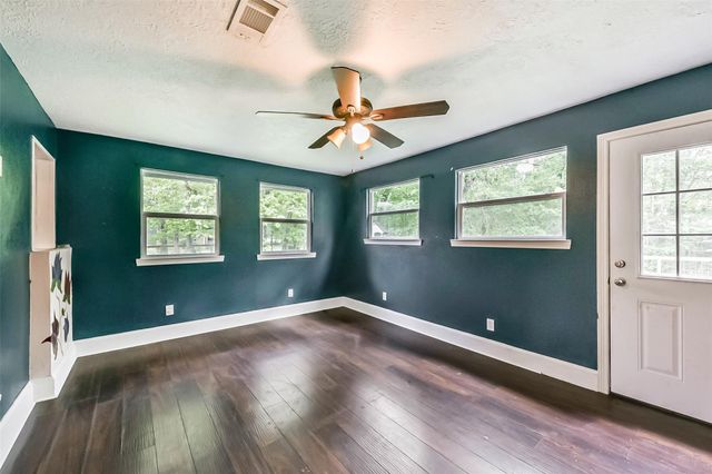 131 County Rd 3201, Cleveland, TX 77327