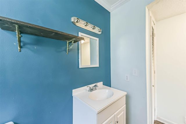 131 County Rd 3201, Cleveland, TX 77327