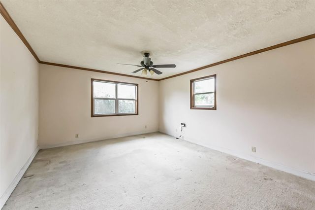 131 County Rd 3201, Cleveland, TX 77327