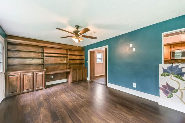 131 County Rd 3201, Cleveland, TX 77327