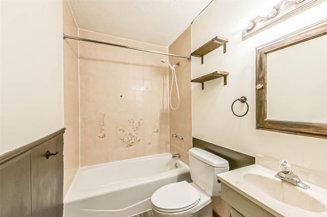 131 County Rd 3201, Cleveland, TX 77327