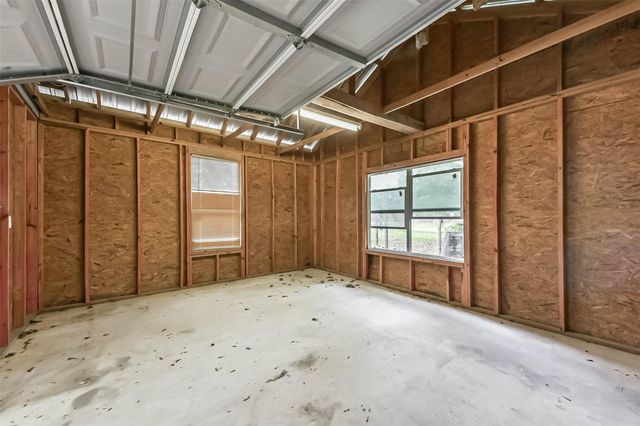 131 County Rd 3201, Cleveland, TX 77327