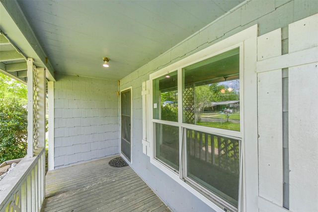 131 County Rd 3201, Cleveland, TX 77327