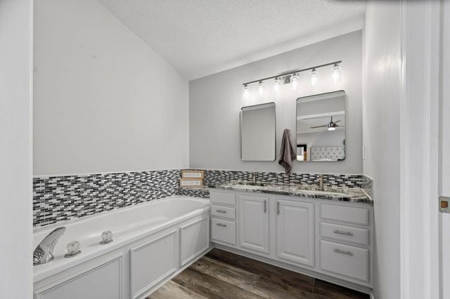 1936 N Grace Avenue Ct, Andover, KS 67002