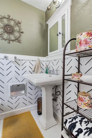 6432 Wanda Avenue, St Louis, MO 63116