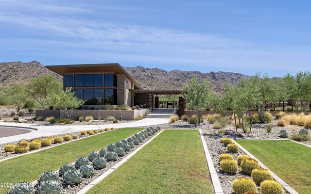 1136 E LA MIRADA Drive, Phoenix, AZ 85042