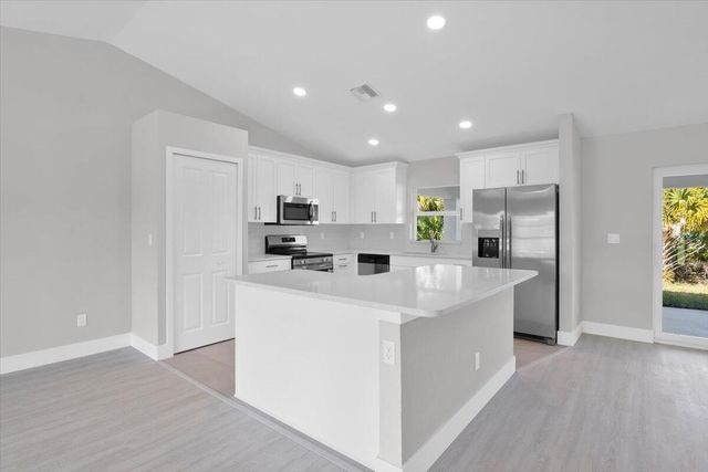 3393 NW 38th Avenue, Okeechobee, FL 34972