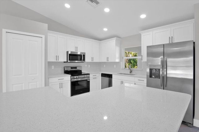 3393 NW 38th Avenue, Okeechobee, FL 34972