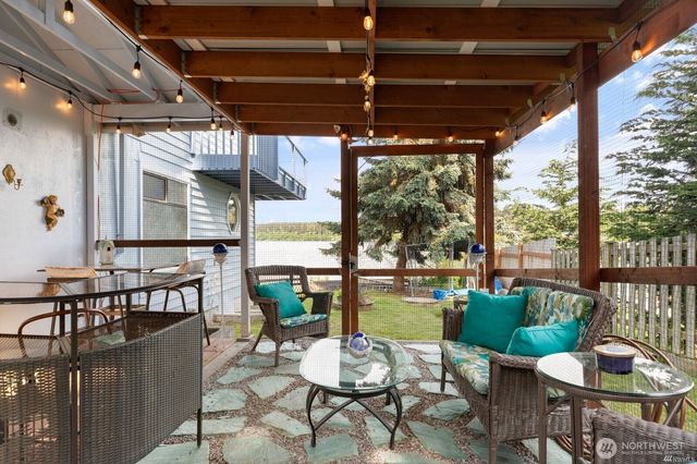 5341 S Bercot Road, Freeland, WA 98249