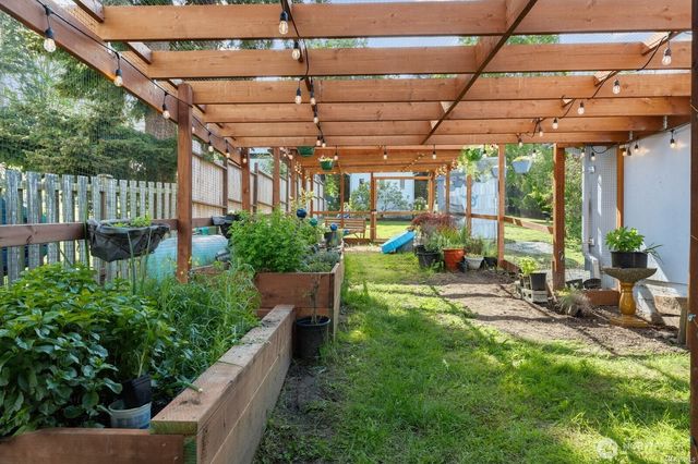 5341 S Bercot Road, Freeland, WA 98249