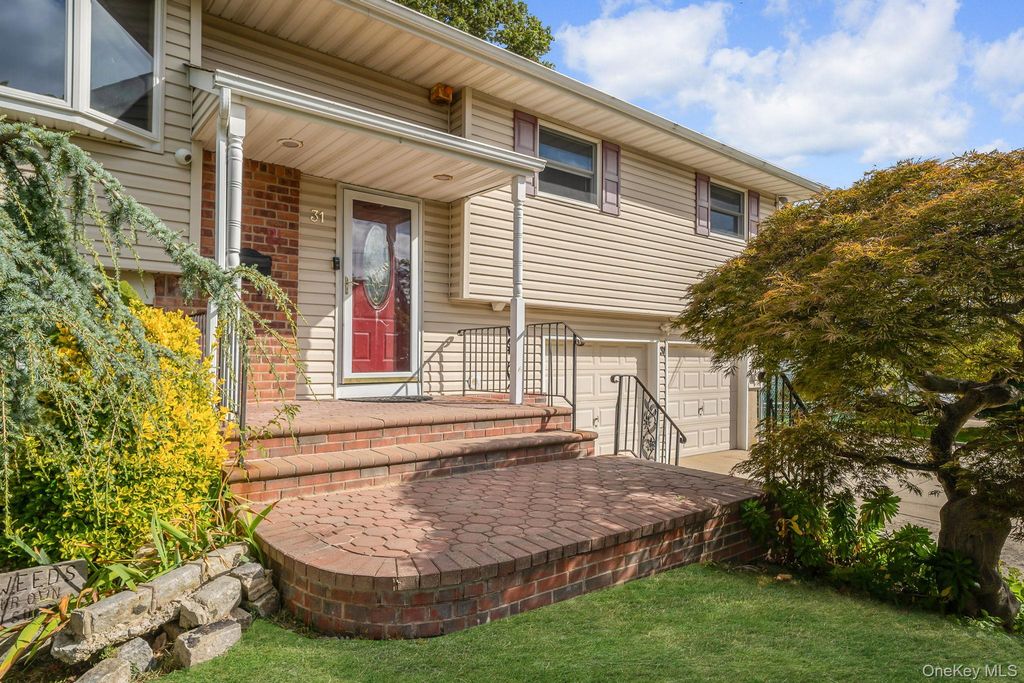31 Craig Road, Islip Terrace, NY 11752