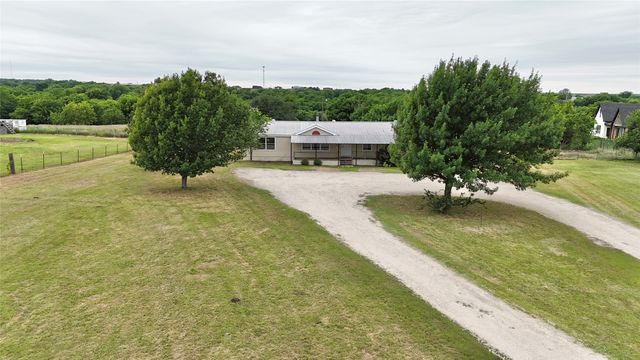 9721 Limestone Court, Joshua, TX 76058