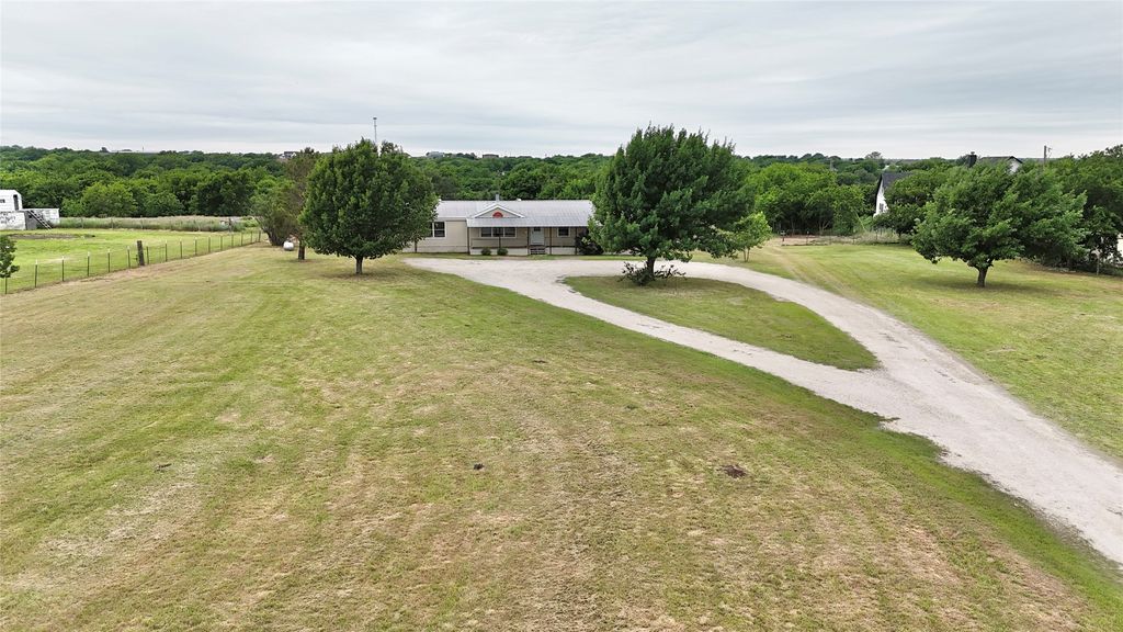 9721 Limestone Court, Joshua, TX 76058