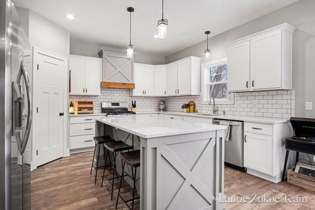 671 Leonard Street Nw, Tallmadge Twp, MI 49534