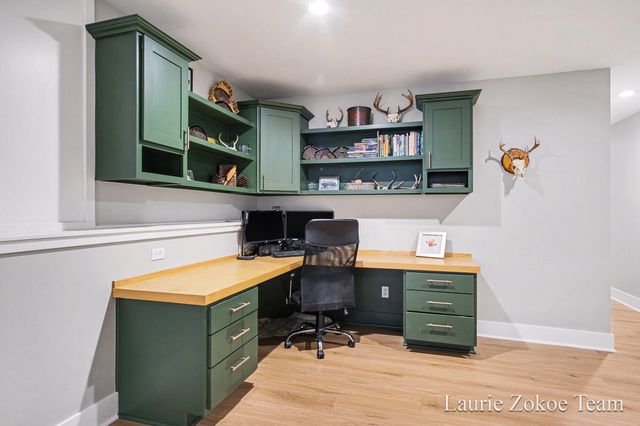 671 Leonard Street Nw, Tallmadge Twp, MI 49534