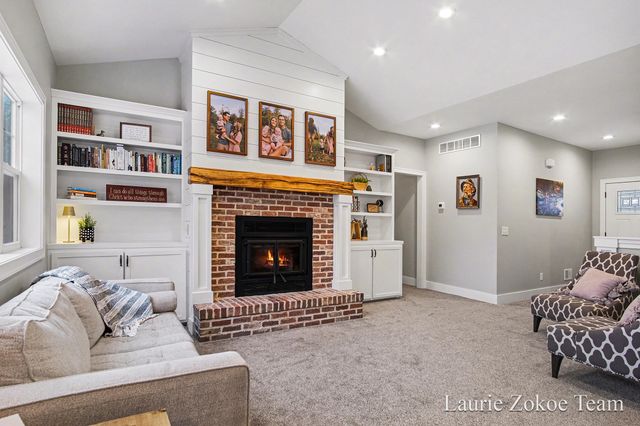 671 Leonard Street Nw, Tallmadge Twp, MI 49534