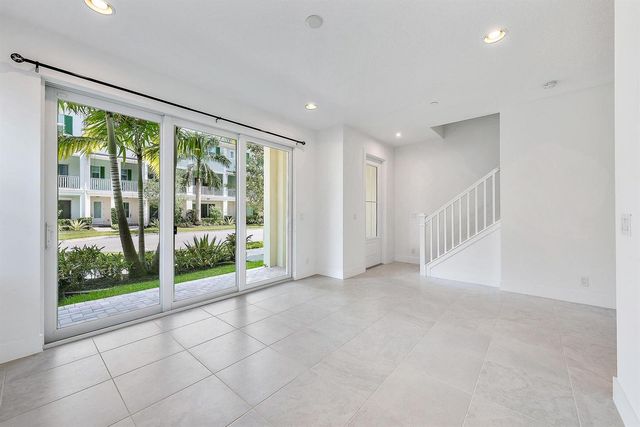 12625 MACHIAVELLI Way, Palm Beach Gardens, FL 33418