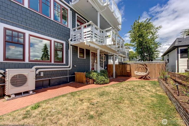 1518 4th Avenue N, Seattle, WA 98109