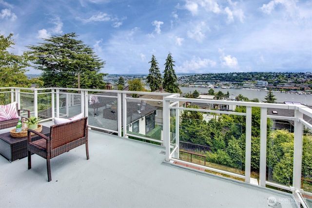 1518 4th Avenue N, Seattle, WA 98109