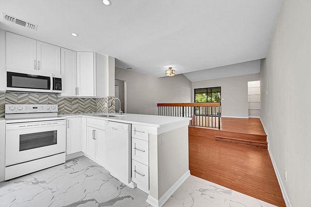 2578 Riverside Dr 421, Coral Springs, FL 33065