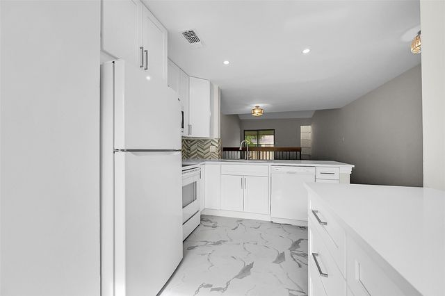 2578 Riverside Dr 421, Coral Springs, FL 33065