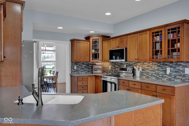 3806 Sycamore Bend Way S, Columbus, IN 47203