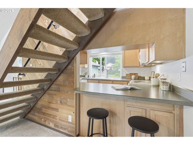 5403 Sw VACUNA St, Portland, OR 97219