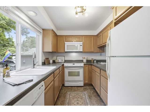 5403 Sw VACUNA St, Portland, OR 97219