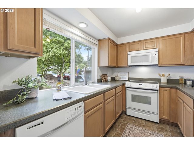 5403 Sw VACUNA St, Portland, OR 97219