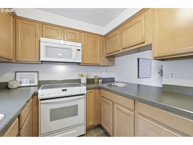 5403 Sw VACUNA St, Portland, OR 97219