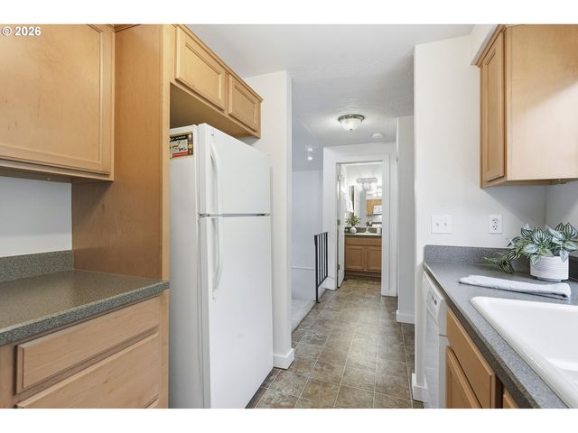 5403 Sw VACUNA St, Portland, OR 97219